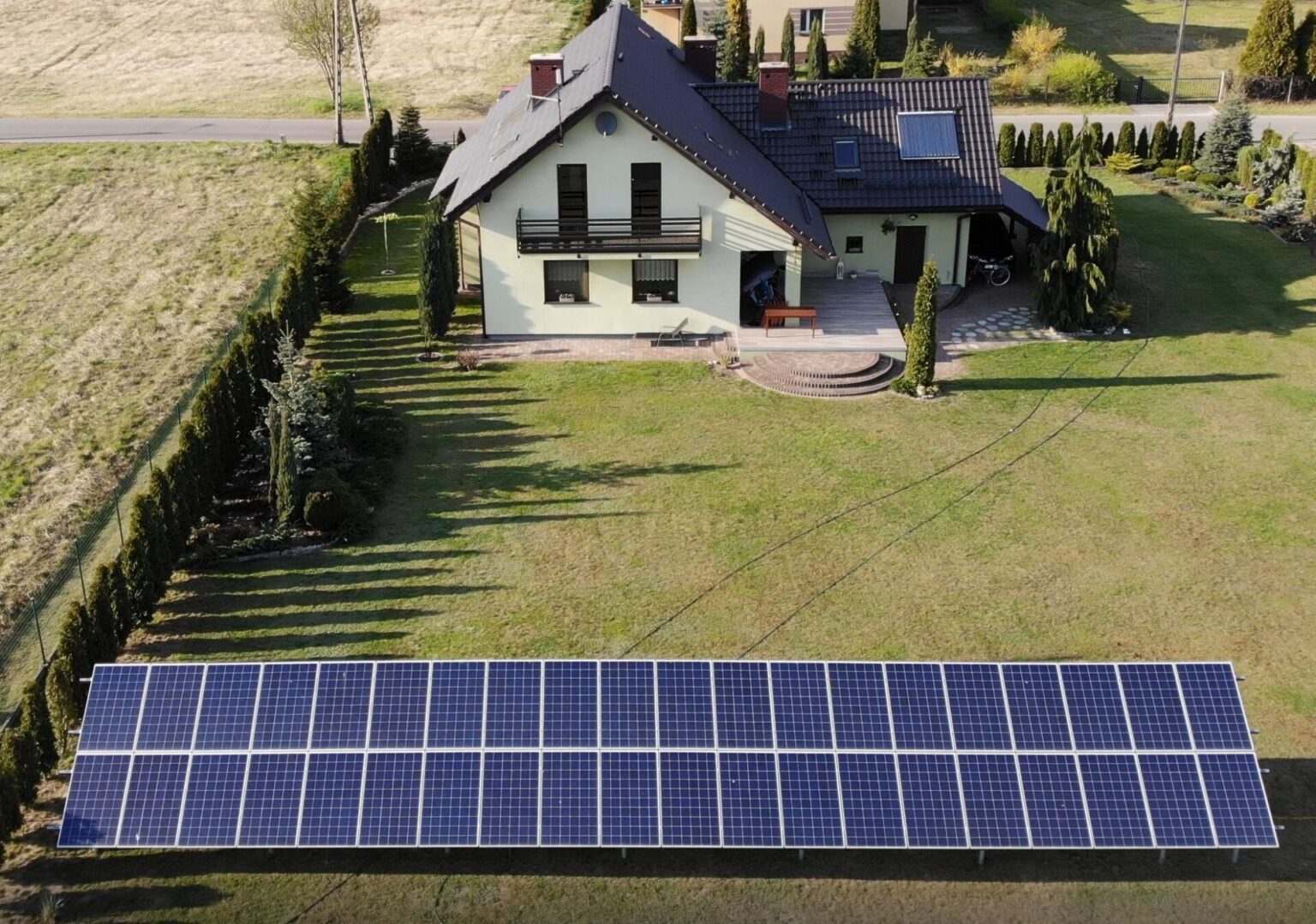 Produkcja i zużycie energii w domu z PV i PC Silesia Solar